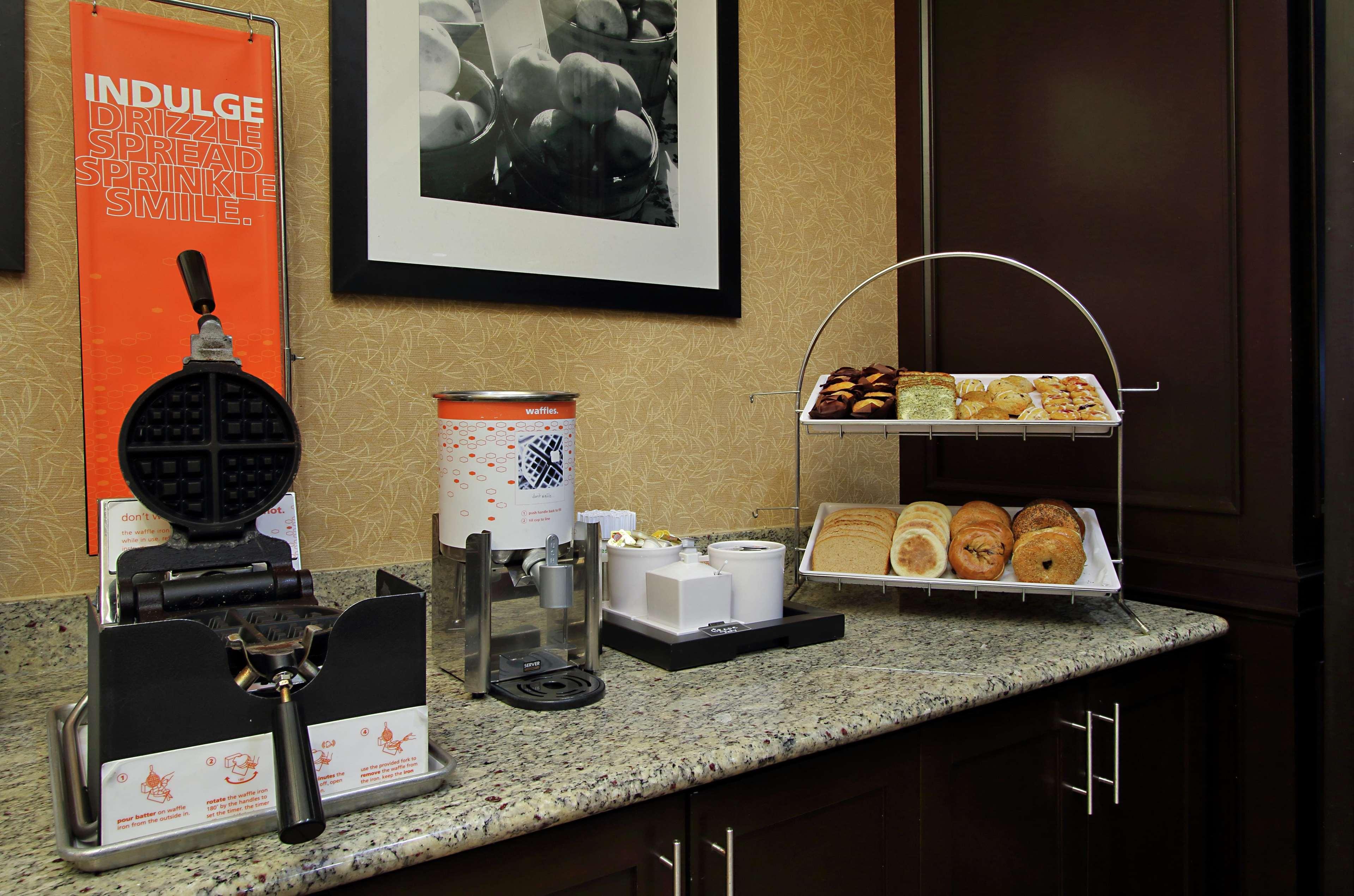 Hampton Inn & Suites Buffalo Exteriör bild