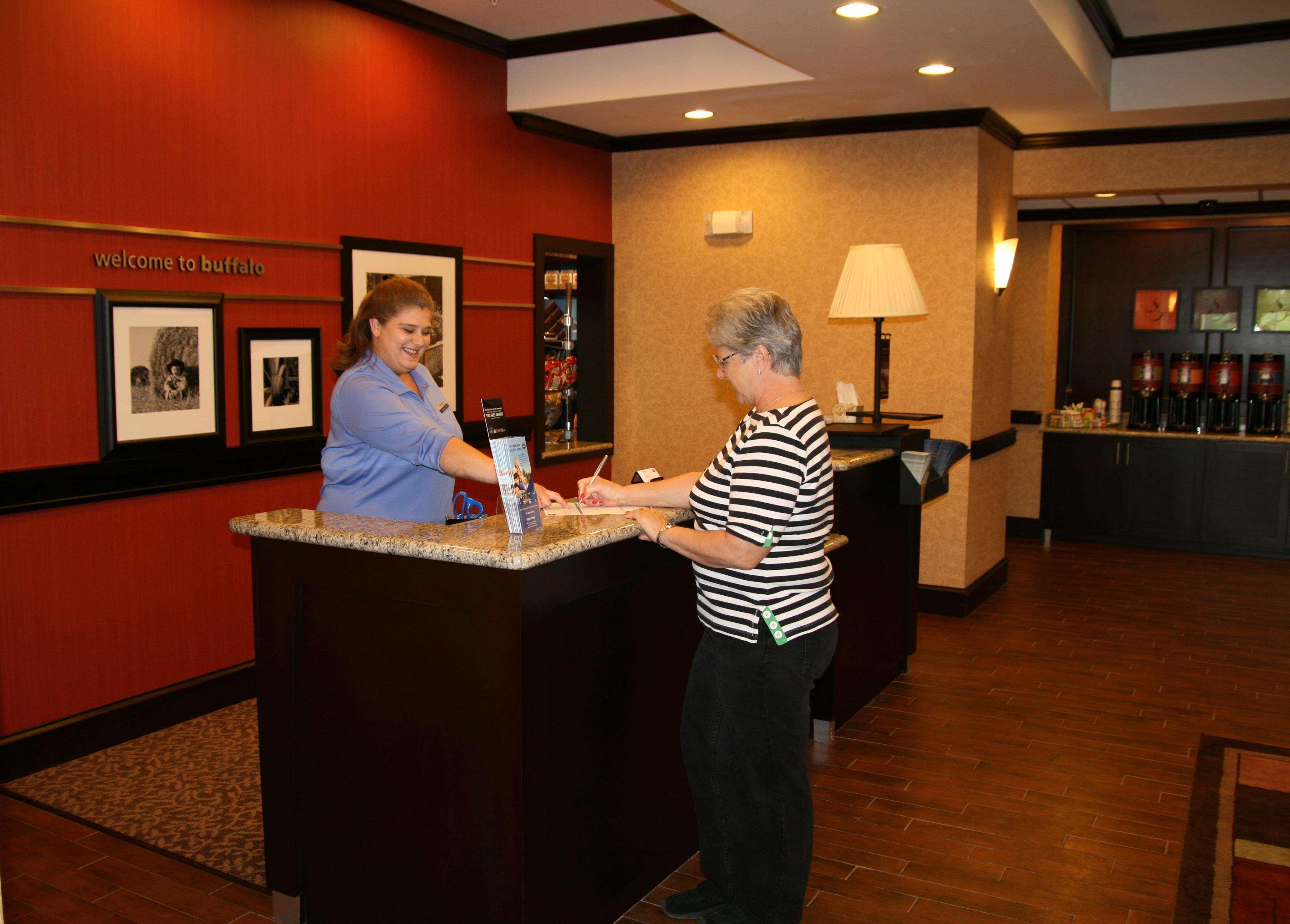 Hampton Inn & Suites Buffalo Exteriör bild
