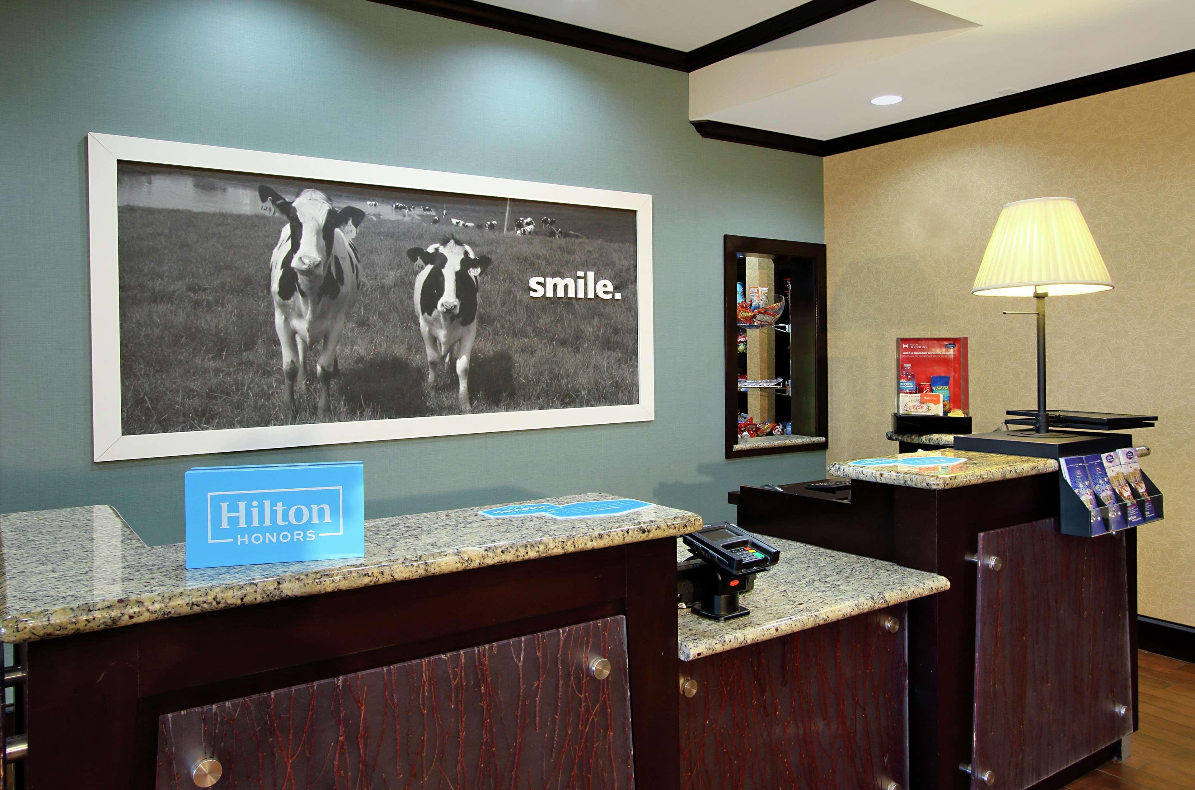 Hampton Inn & Suites Buffalo Exteriör bild
