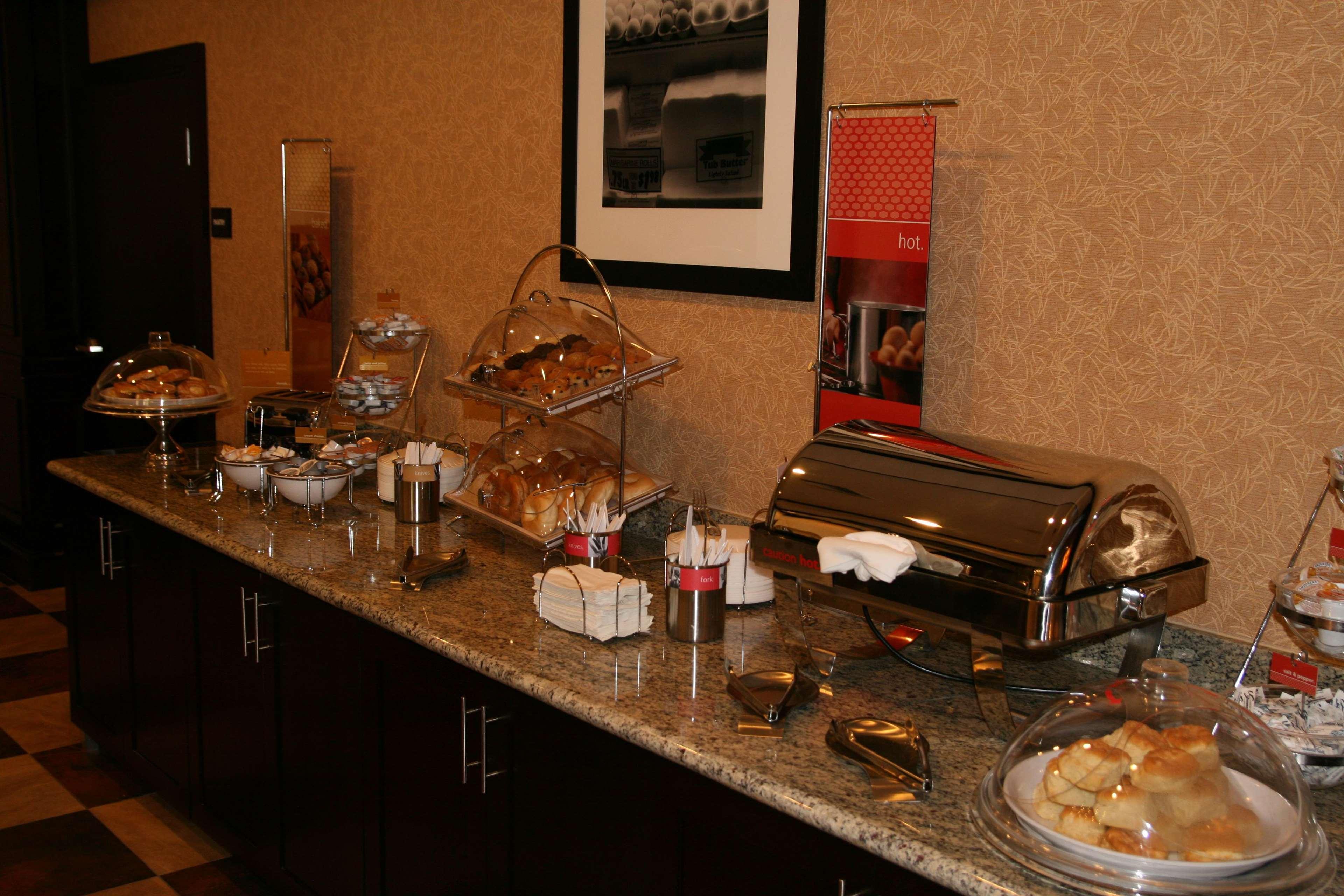 Hampton Inn & Suites Buffalo Restaurang bild