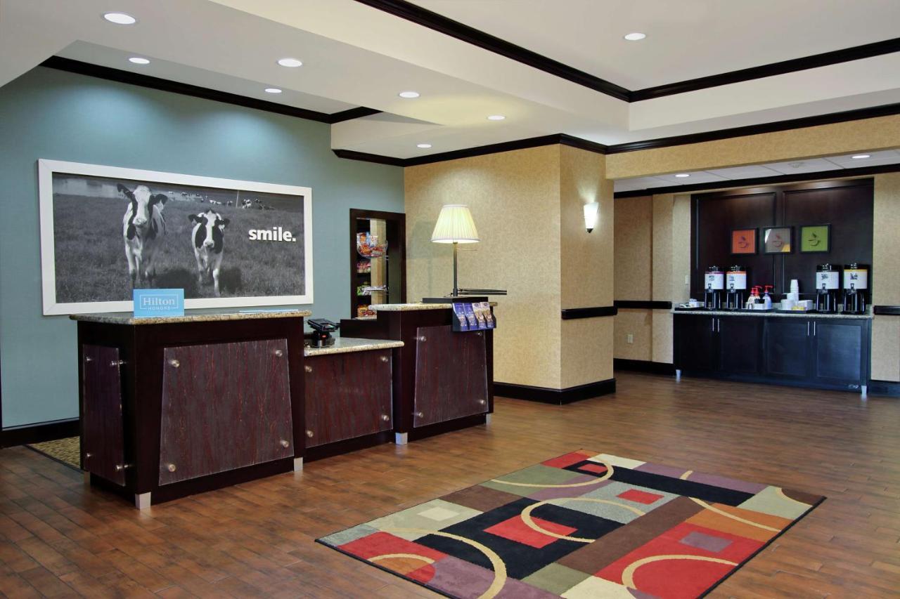 Hampton Inn & Suites Buffalo Exteriör bild